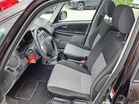 Vehicle image 6