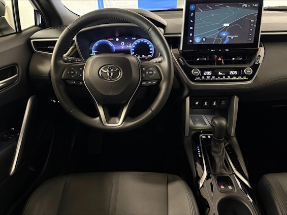 Vehicle image 3