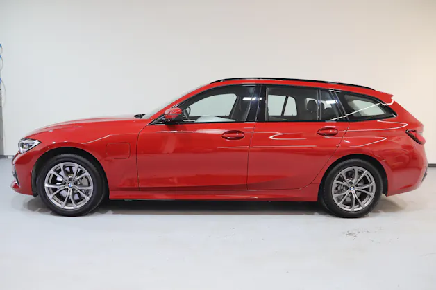 BMW 330e xDrive Touring