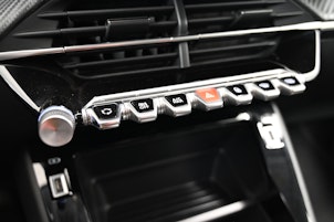 Vehicle image PEUGEOT 208 e-Active Pack