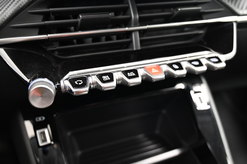 Vehicle image PEUGEOT 208