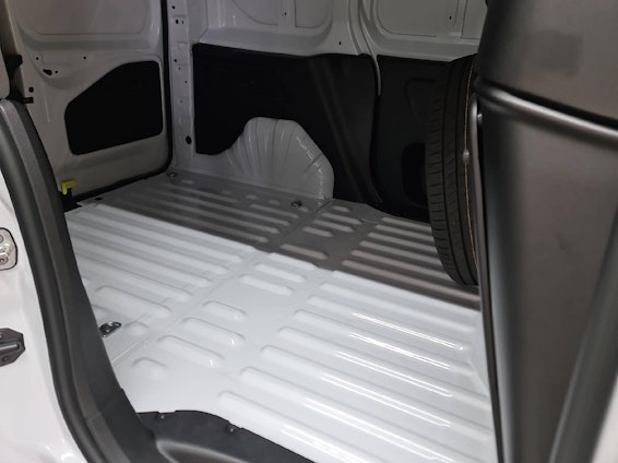 Vehicle image 9 Vehicle image 9