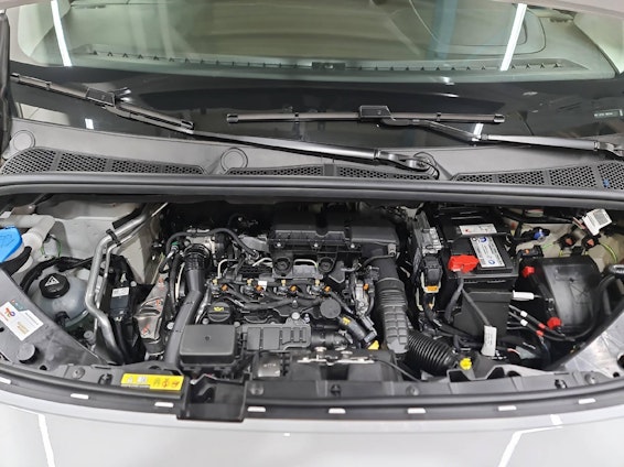 Vehicle image 14 Vehicle image 14