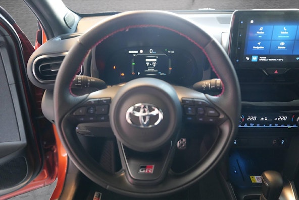 Vehicle image 10