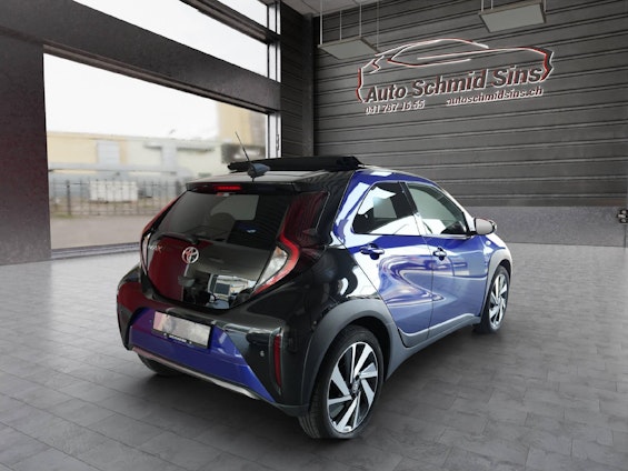 Vehicle image 3