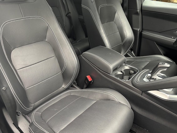 Vehicle image 14 Vehicle image 14