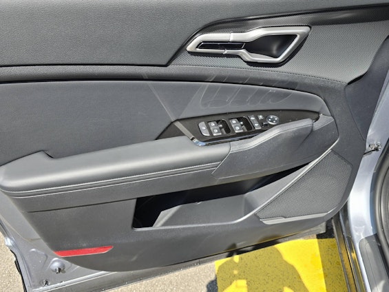 Vehicle image 8 Vehicle image 8