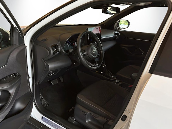Vehicle image 6