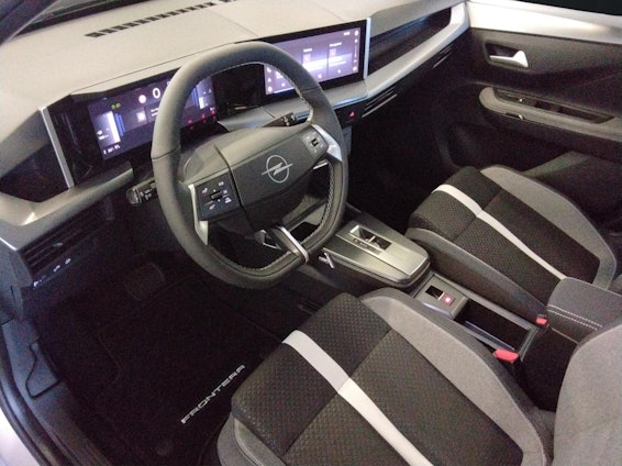 Vehicle image 4 Vehicle image 4