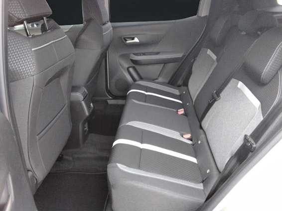 Vehicle image 6 Vehicle image 6