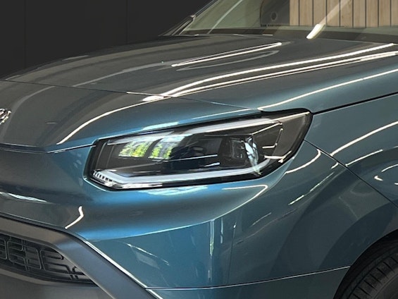 Vehicle image 8 Vehicle image 8