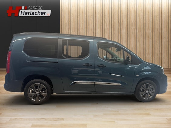 Vehicle image 3 Vehicle image 3