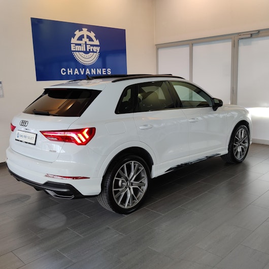 Vehicle image AUDI Q3