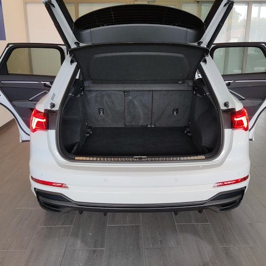 Vehicle image AUDI Q3