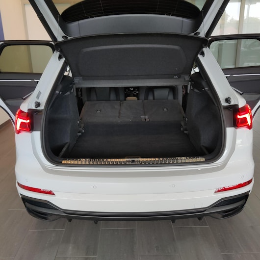 Vehicle image AUDI Q3