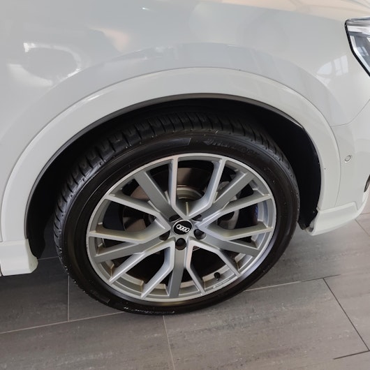 Vehicle image AUDI Q3