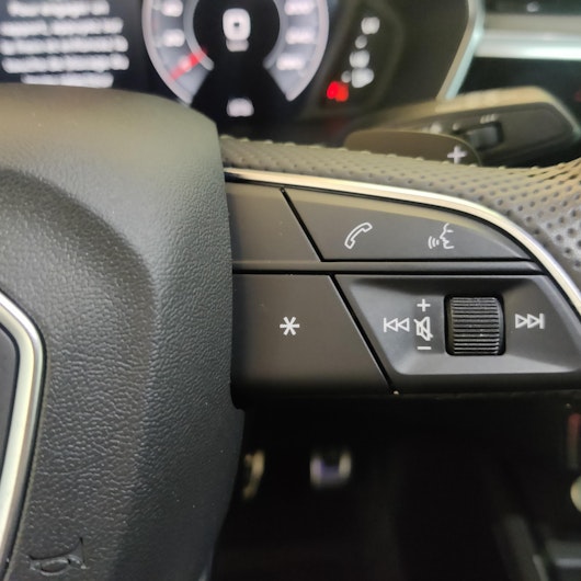 Vehicle image AUDI Q3