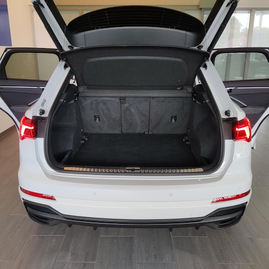 Vehicle image AUDI Q3