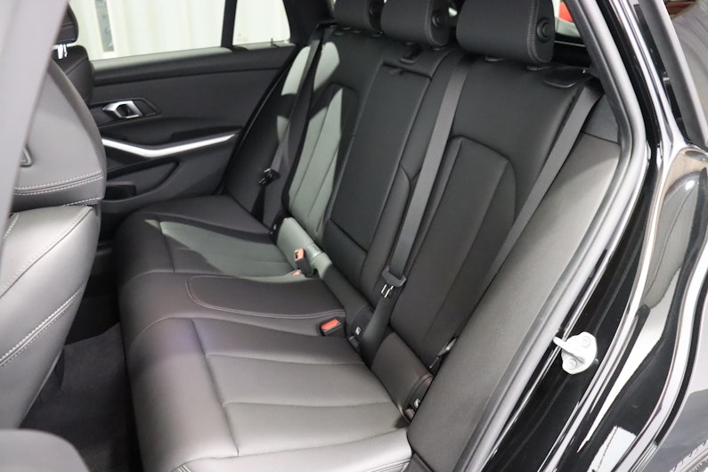 Vehicle image BMW 3 SERIES