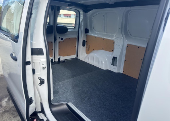 Vehicle image 9 Vehicle image 9