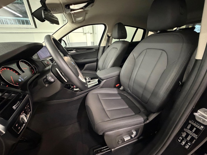 Vehicle image BMW X4