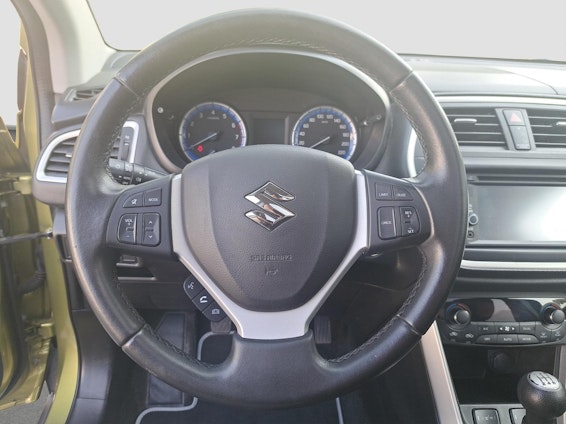 Vehicle image 14