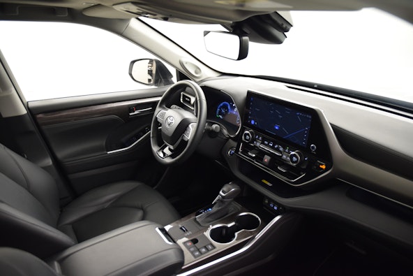 Vehicle image 15