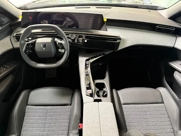 Peugeot 5008 1.2 Hybrid Allure Premium