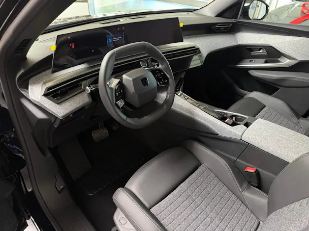 Peugeot 5008 1.2 Hybrid Allure Premium