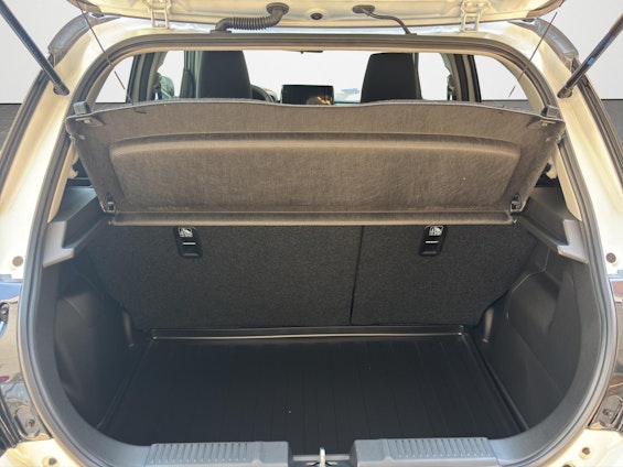 Vehicle image 6 Vehicle image 6