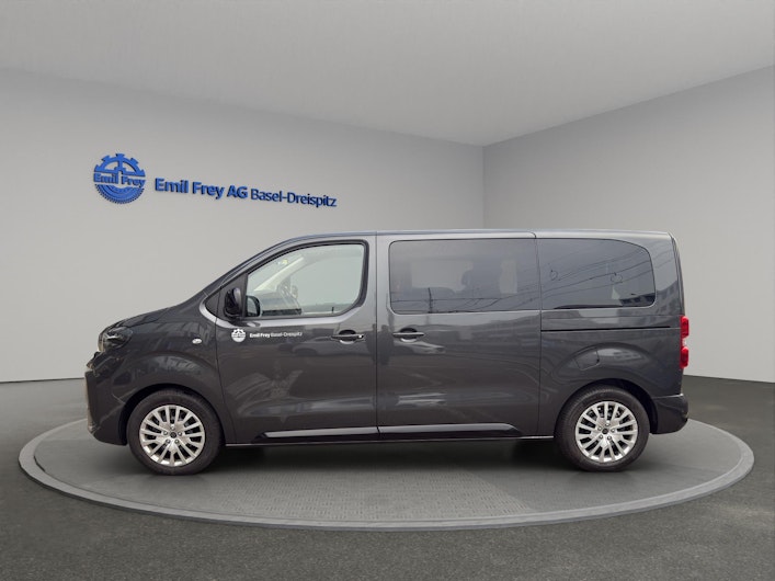 Vehicle image PEUGEOT TRAVELLER