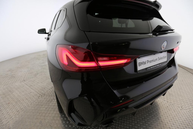 Vehicle image BMW 1 SERIES