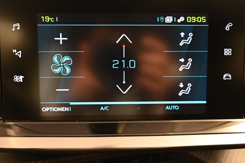 Vehicle image PEUGEOT 208