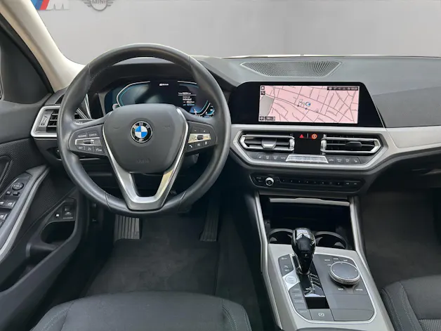 BMW 330e xDrive Touring