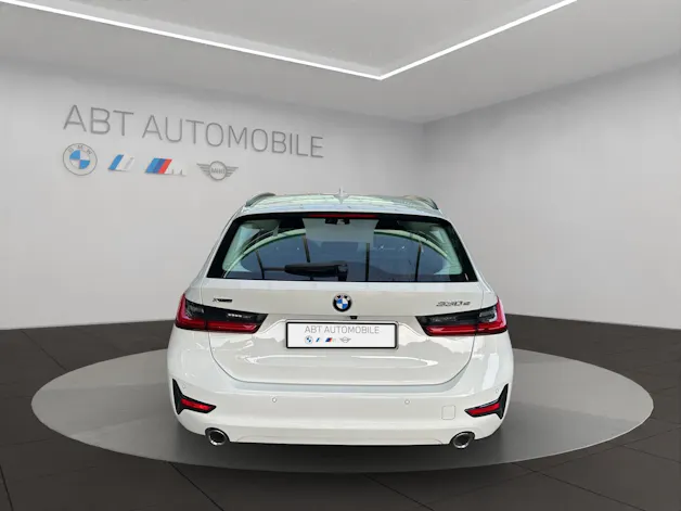 BMW 330e xDrive Touring