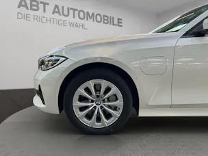 BMW 330e xDrive Touring