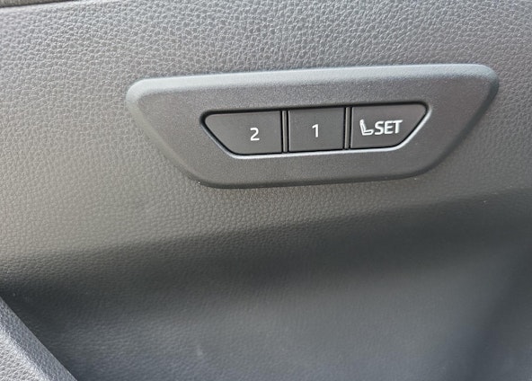 Vehicle image 18 Vehicle image 18