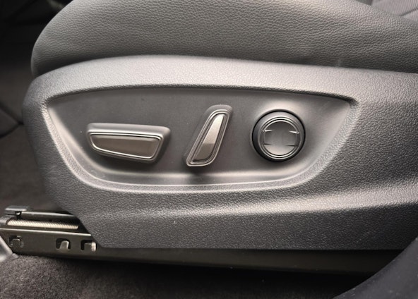 Vehicle image 17 Vehicle image 17