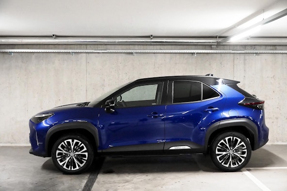 Vehicle image 3