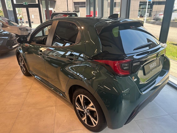 Vehicle image 3