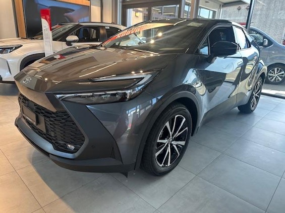 First vehicle image