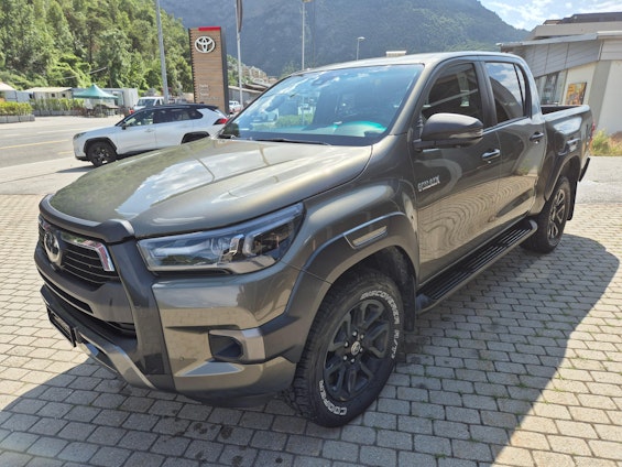 First vehicle image