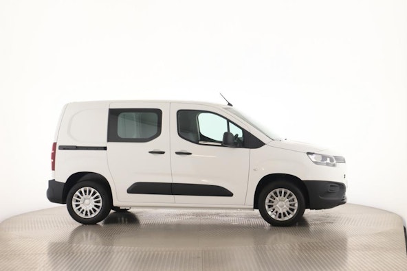 Vehicle image 18
