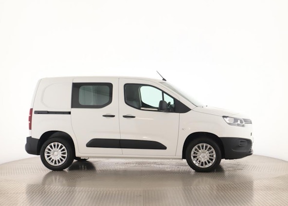 Vehicle image 18 Vehicle image 18