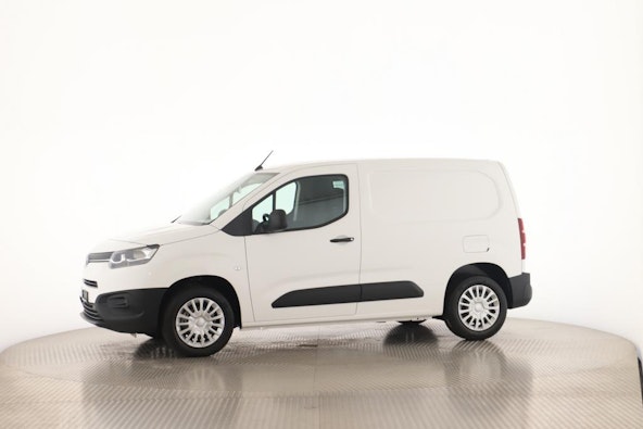 Vehicle image 28