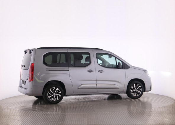 Vehicle image 17 Vehicle image 17