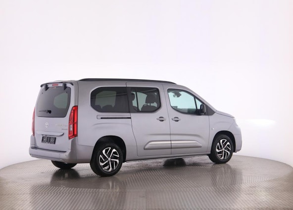 Vehicle image 16 Vehicle image 16