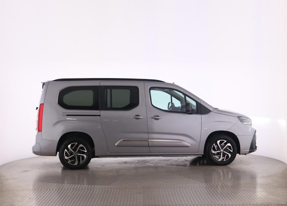 Vehicle image 18 Vehicle image 18