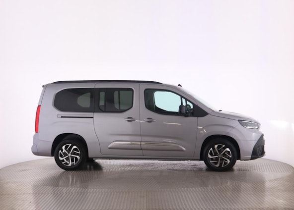 Vehicle image 19 Vehicle image 19