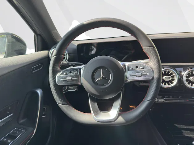 Mercedes-Benz A 250 e AMG Line